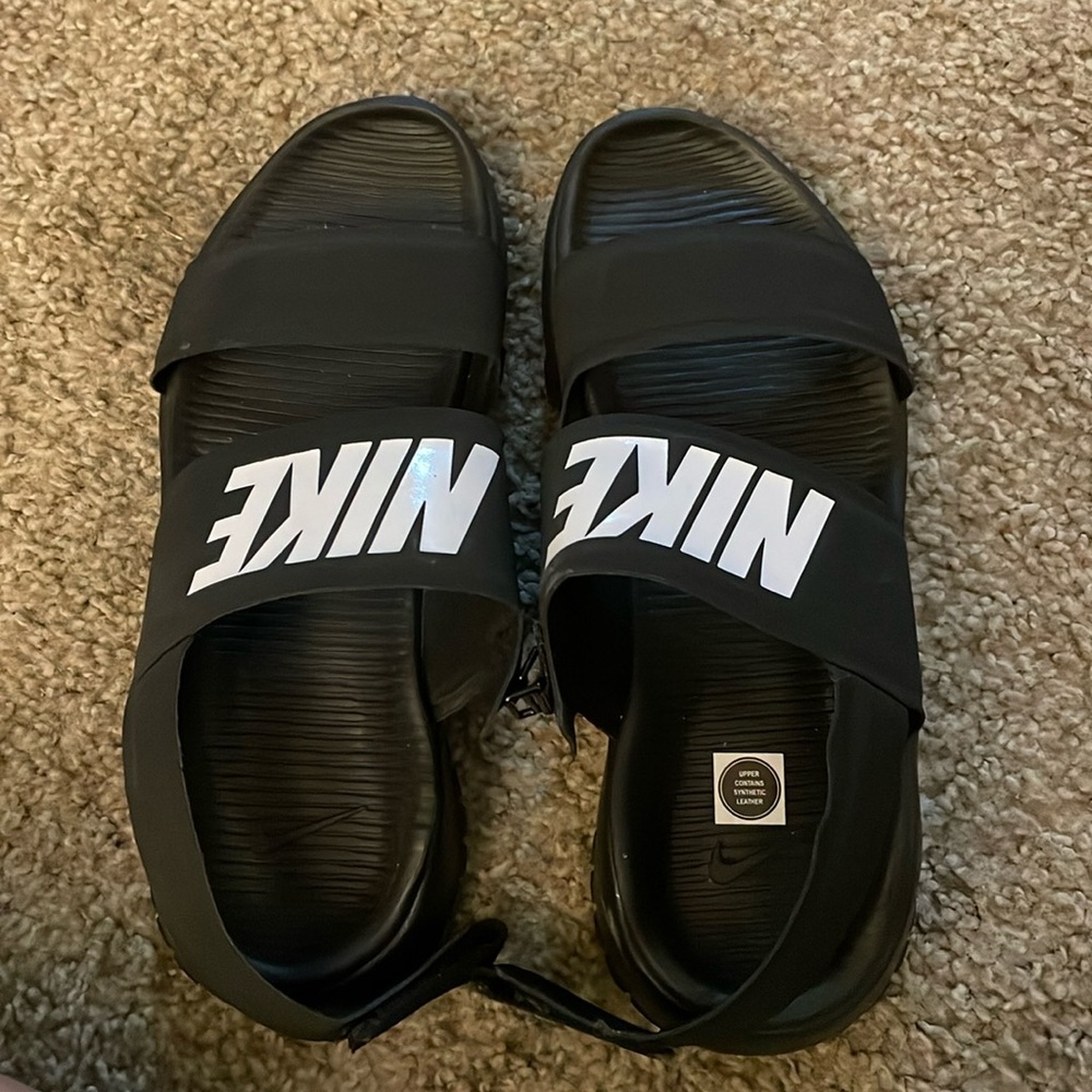 adjustable nike sandals